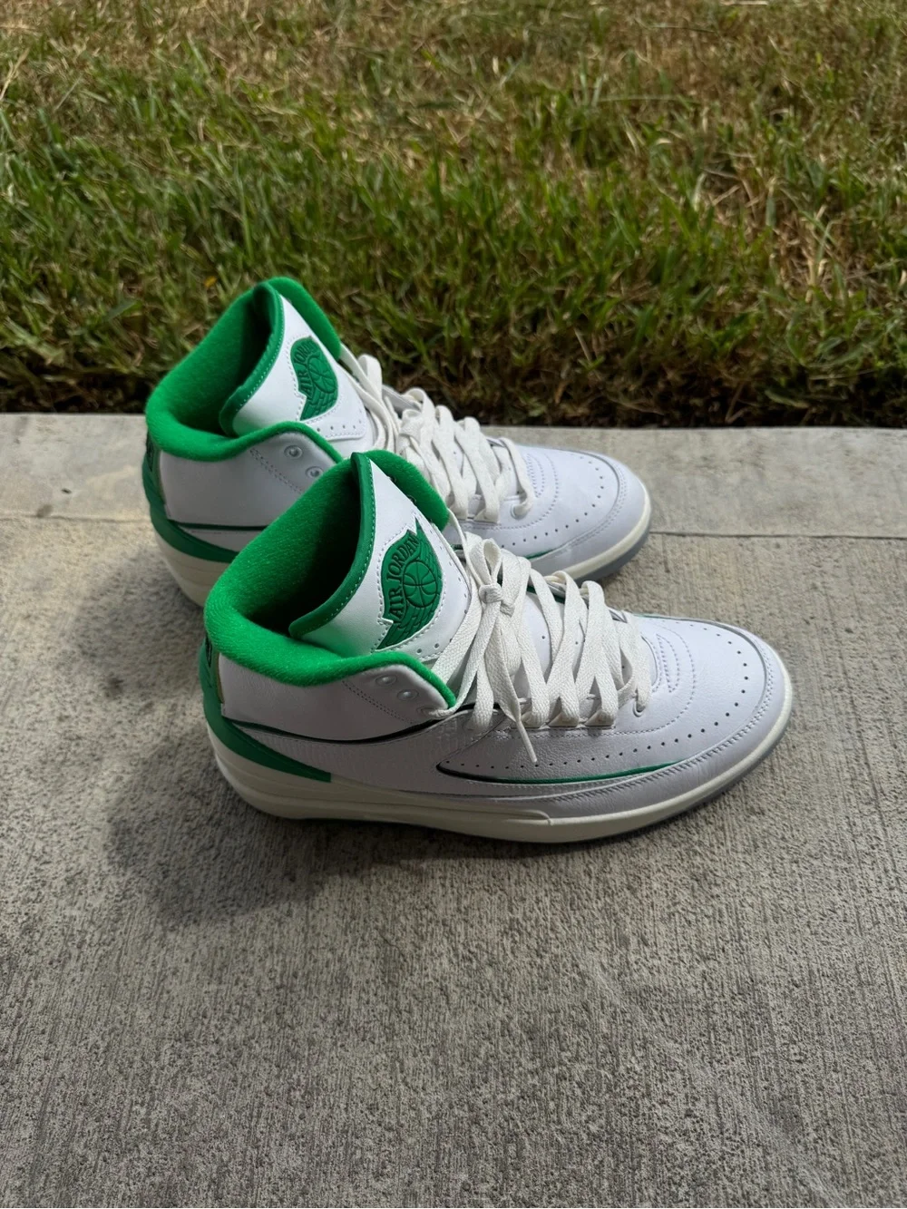 Lucky Green Retro 2s. Size 8M 9.5W. 9.5/10 Condition! WORN 1X!!  No Box, Comes W